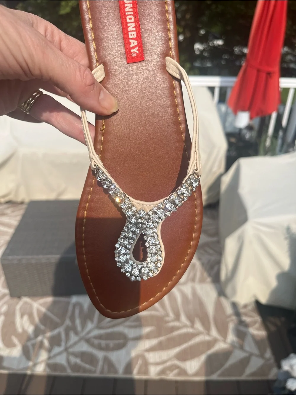 UNIONBAY  size 10 gorgeousWomen's Cream Crystal-Embellished Brown Footbed Sandal